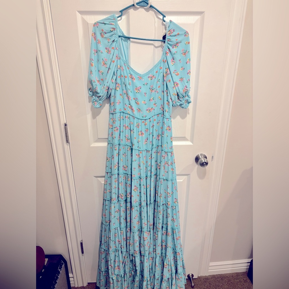 I am selling this ivy city co dress! Size xs! Only worn once:)